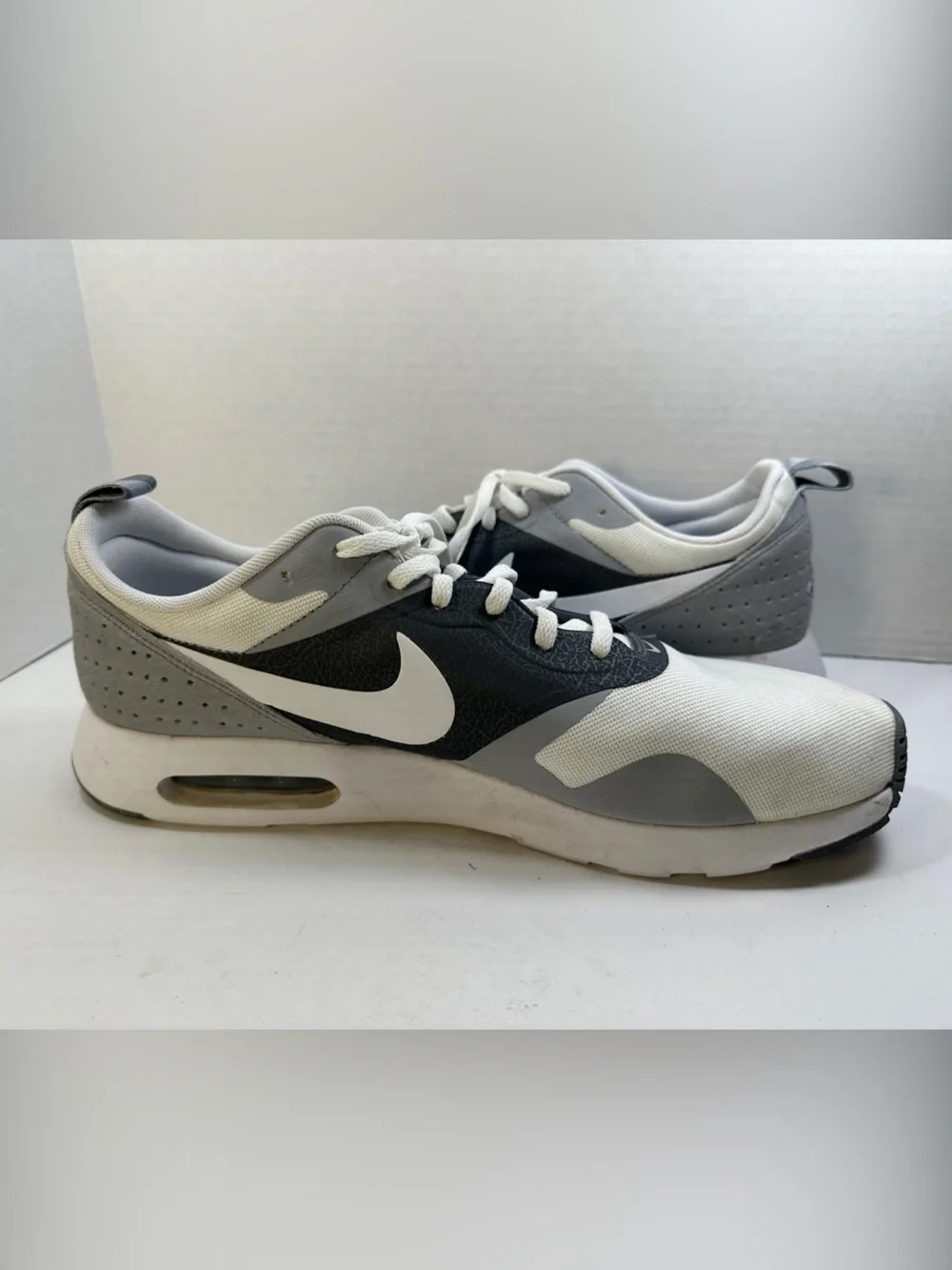 Nike Air Max Tavas Men’s Shoes Sneakers White and Gray Lightweight